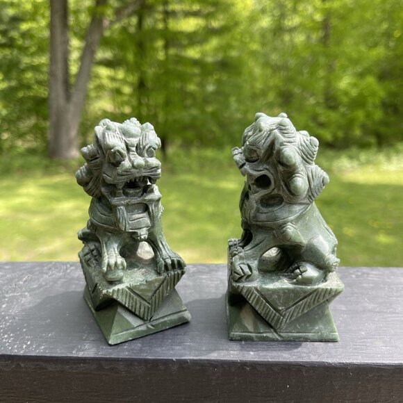 VINTAGE GREEN COLOR HAND CARVED STONE FOO DOGS LION SET OF Two 4" FIGURES - Picture 11 of 12